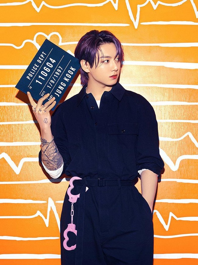 Jungkook BTS jadi artis K-Pop kedua yang paling banyak dicari di Google. Vokal bagus, aksi panggung kharismatik, dan kemampuannya berdansa ditambah wajah tampan membuat banyak orang jatuh hati dan penasaran ingin tahu lebih banyak tentangnya. Foto: Instagram @bts.bighitofficial