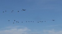 Usai dilakukan penembakan dari udara, Satuan Tempur Paskhas TNI AU kemudian diterjunkan dari ketinggian 1000 feet menggunakan pesawat Hercules. Pasukan ini bertugas untuk menguasai dan mempertahankan pangkalan musuh.