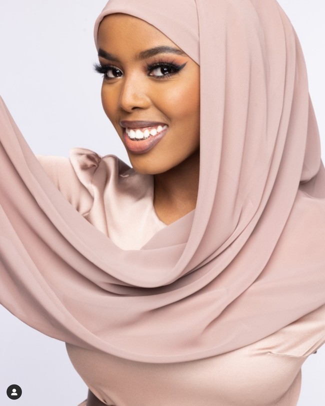Dalam situs resmi Miss Somali, Khadija Omar disebut sebagai perwakilan Somalia pertama di ajang Miss World. Khadija merupakan ratu kecantikan lulusan jurusan psikologi. Foto: Instagram