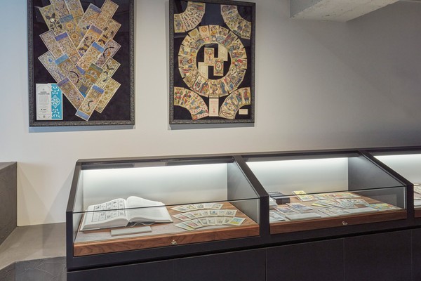 Museum Tarot Tokyo ini berfokus pada pameran kartu tarot langka dan tidak biasa yang diambil dari koleksi lebih dari 3.000 kartu Nichiyu. Museum Tarot Tokyo ini berfokus pada pameran kartu tarot langka dan tidak biasa yang diambil dari koleksi lebih dari 3.000 kartu Nichiyu.