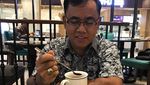 Kompaknya Ibu dan Ayah Mendiang Bibi saat Ngopi Bareng