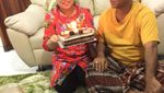 Kompaknya Ibu dan Ayah Mendiang Bibi saat Ngopi Bareng