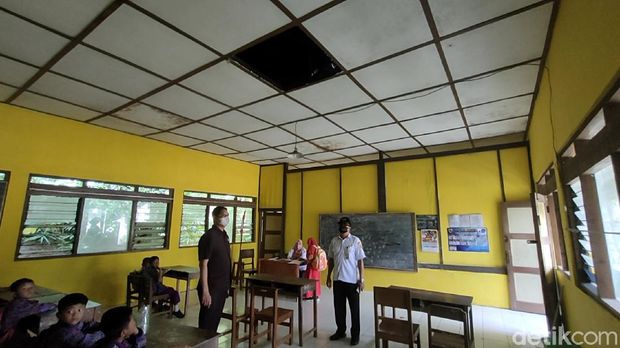 Kondisi ruang kelas SDN Kedungromo 3 Sragen yang rusak parah