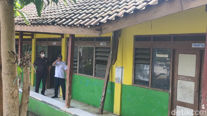 Kondisi ruang kelas SDN Kedungromo 3 Sragen yang rusak parah