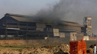 Meningkatnya polusi udara dan kabut asap telah memaksa pihak berwenang untuk memerintahkan penutupan sebagian sekolah di Lahore. Padahal, Lahore dulunya dikenal sebagai kota taman dengan udara yang baik. Selain itu, beberapa pabrik juga ditutup pihak berwenang, dan sebagiannya dikenakan denda.