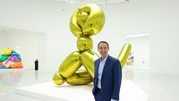 Dia dikenal sebagai pencipta seni pop, minimalisme, dan readymade dan merupakan pameran pertama Jeff Koons di kawasan Qatar. Foto: Getty Images for Qatar Museums/Cindy Ord