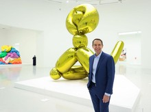 5 Fakta Jeff Koons, Seniman Gila yang Kirim Patung ke Bulan