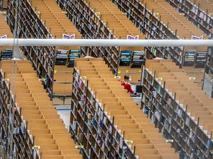 Gelombang PHK Terbesar Amazon: Insinyur Korban Utama