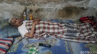 Sukap yang mengalami serangan stroke sejak tiga tahun lalu hanya bisa terbaring di tempat tidur tanpa dipan. Sukap beristirahat di sebuah kamar dengan ukuran sekitar 3x3 meter. Lagu berbahasa Jawa berjudul Lingsir Wengi (beranjak malam) ciptaan Sukap Jiman cukup populer di periode tahun 1990-an. Lagu yang dipopulerkan Nurhana itu mampu membawa pendengarnya meresapi setiap syair yang dilantunkan.