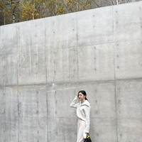 Disebut mirip artis, Choi Seo Eun sendiri mengaku dirinya memang bermimpi menjadi aktris setelah sebelumnya mencoba berkarier sebagai kurator. Wanita 26 tahun tersebut juga berkeinginan untuk menjadi penulis. Foto: Instagram @4x4ischoi