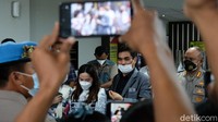 Anggiat meminta maaf atas persoalan yang terjadi. Dia mengatakan saat ini juga dalam kondisi sakit.  