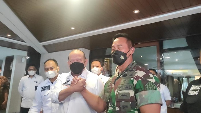 Panglima TNI Jenderal Andika Perkasa sambangi rumah dinas Ketua DPD LaNyalla Mahmud Mattaliti.