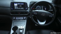 Tampak interior mobil listrik yang terlihat mewah.