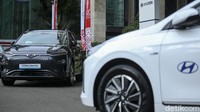 Selain itu, Airlangga menyebut mobil listrik Hyundai akan digunakan dalam rangkaian pertemuan Sherpa Track pada pekan pertama yakni 6-8 Desember 2021. Pertemuan Sherpa Track itu merupakan kick off dari rangkaian Presidensi G20 Indonesia yang akan berlangsung sepanjang 2022.