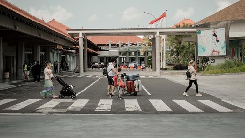 Penumpang pesawat di Bandara Ngurah Rai