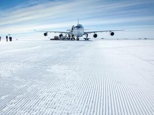 Pertama Kali, Pesawat Besar Airbus A340 Mendarat di Antartika