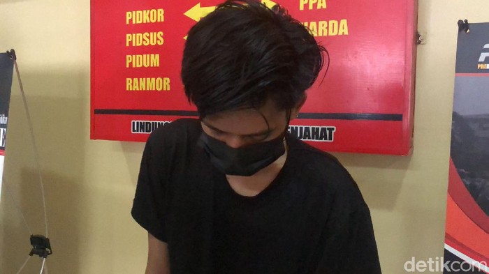 Pria di Sumsel Ini Sebar Video Mesum Usai Ajakan Balik Ditolak Pria di Sumsel Ini Sebar Video Mesum Usai Ajakan Balik Ditolak