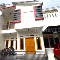Inilah tampak depan rumah Marshel. Kabarnya, harga rumah tersebut mencapai Rp 1,3 miliar. (Foto: YouTube/Trans7 Official)