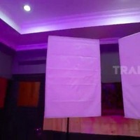 Untuk membuat ruang podcast dengan peralatan lengkap ini, Marshel menghabiskan Rp 65 juta. (Foto: YouTube/Trans7 Official)