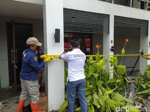 Lokasi Kebakaran Pabrik Dua Kelinci Dipasangi Garis Polisi