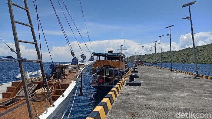 Sunyi, Potret Pulau Komodo Terkini Merebaknya virus Corona menyebabkan kunjungan wisatawan berkurang signifikan. Bagaimana nasib Taman Nasional Pulau Komodo?