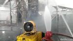 Terkini! 28 Jam Kebakaran di Pabrik Dua Kelinci Asap Masih Membumbung