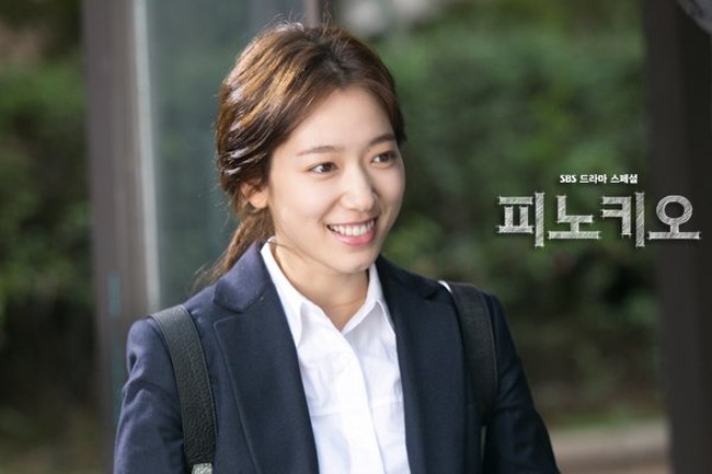 Park Shin Hye yang sempat hiatus setelah drama Korea Pinocchio, tampil sebagai dokter drama Korea Doctors. Penampilannya semakain dewasa di usia 26 tahun. Di tahun itu, ia juga membintangi film Annoying Brother dan Silent Witness. Foto: dok SBS