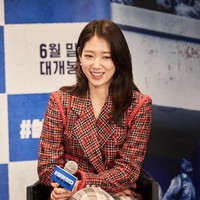 Pada 2020, Park Shin Hye membintangi dua film yang tayang di Netflix. Pertama ada film thriller #Alive yang dibintangi bersama Yoo Ah In. Lalu ada film horror The Call yang dibintangi bersama Jeon Jeong So. Foto: dok Lotte Entertainment