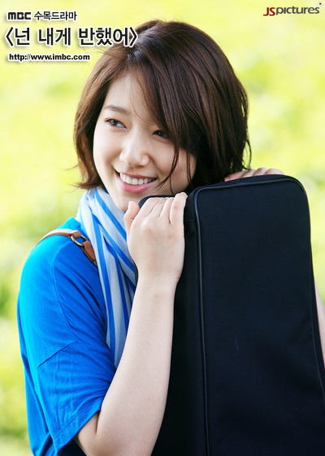 Kekasih Choi Tae Joon itu kembali memamerkan bakat menyanyi lewat drama Korea Heartstrings. Ia pun meraih popularitasnya di Jepang. Sang aktris akhirnya menandatangani kontrak eksklusif dengan agensi Jepang, IMX. Foto: dok MBC