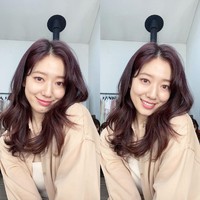 Tahun ini, Park Shin Hye dikisahkan sebagai wanita dari masa depan dalam drama Korea Sisyphus: the Myth. Ia pun mengabarkan kabar pernikahannya dengan Choi Tae Joon setelah berpacaran selama tujuh tahun. Pasangan artis Korea itu akan melangsungkan upacara pernikahan pada 22 Januari 2022. Foto: dok Instagram ssinz7