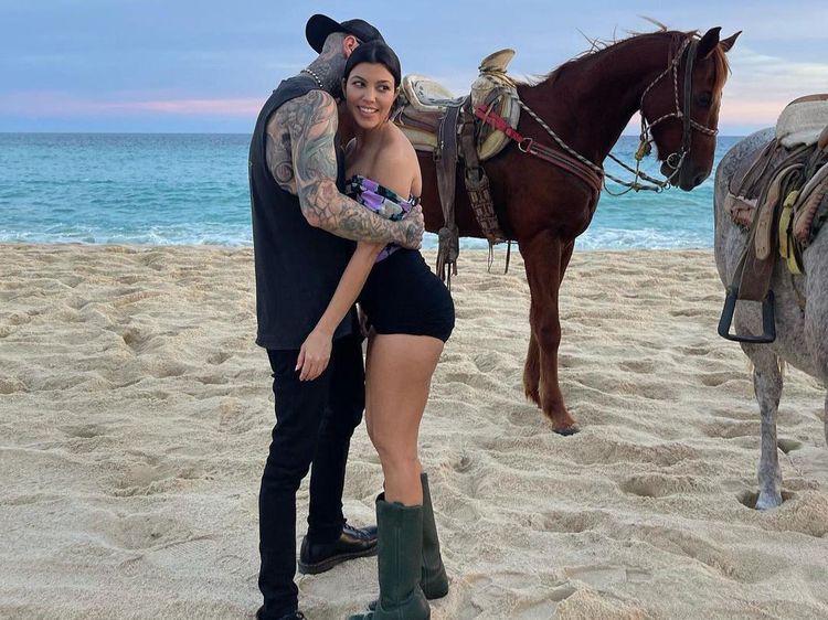 Travis Barker dan Kourtney Kardashian Hot Banget
