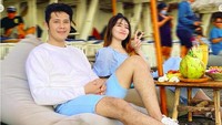 Via Vallen dan Chevra juga beberapa kali terlihat liburan bersama, salah satunya ke Bali. Foto: dok. Instagram Via Vallen