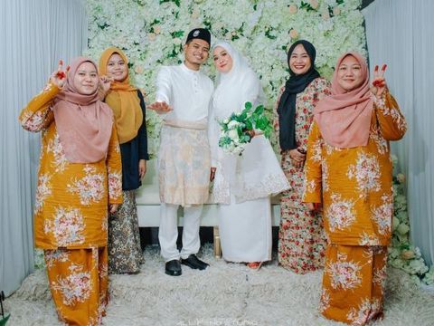 Viral ketika lagi mendung dan mati lampu, hasil jepretan fotografer ini membuat pengantin bahagia.