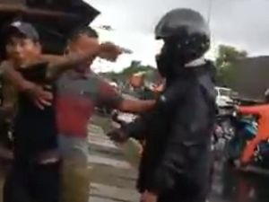 Geger Cekcok Moge Vs Sopir Truk di Batang
