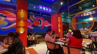 Berbeda dari restoran dimsum kebanyakan, Yinyang Dimsum mengusung konsep artisan dimsum. Semua dimsum dibuat langsung oleh dimsum chef secara fresh.