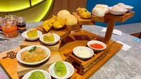 Isian dimsum ini sebenarnya sudah tetap, namun restoran bisa mengubahnya sesuai dengan ketersediaan dimsum di hari itu. Untuk jenis dimsumnya sendiri lengkap, dari kukus, goreng, dan pao.