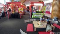 PergiKuliner Festival Kekinian ini menyajikan 30 gerai makanan dan minuman yang sedang hits mulai dari jajanan tradisional hingga jajanan kekinian yang berasal dari luar negeri.