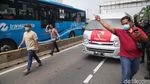 Ada Kapolda Metro, Polisi Pukul Mundur Massa Pemuda Pancasila