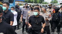 Lalin sempat macet, namun langsung segera diurai. 