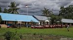 CT Arsa Berbagi Sepatu untuk Anak-anak SD di Sumba Barat Daya