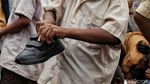 CT Arsa Berbagi Sepatu untuk Anak-anak SD di Sumba Barat Daya