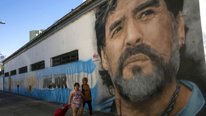 Hari ini setahun lalu, atau tepatnya pada 25 November 2020, Diego Maradona meninggal dunia dalam usia 60 tahun karena serangan jantung. (AP Photo/Rodrigo Abd)