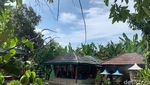 Foto: Main Air dan Nikmati Jajanan di Kali Cibarengkok