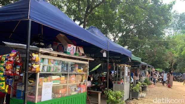 Asyiknya Bermain Air Dan Menyicipi Berbagai Jajanan Berwisata Gratis Di Wisata Kuliner Kali Cibarengkok