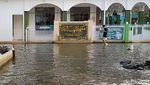 Potret Aktivitas Warga di Pekalongan Saat Banjir Mulai Surut