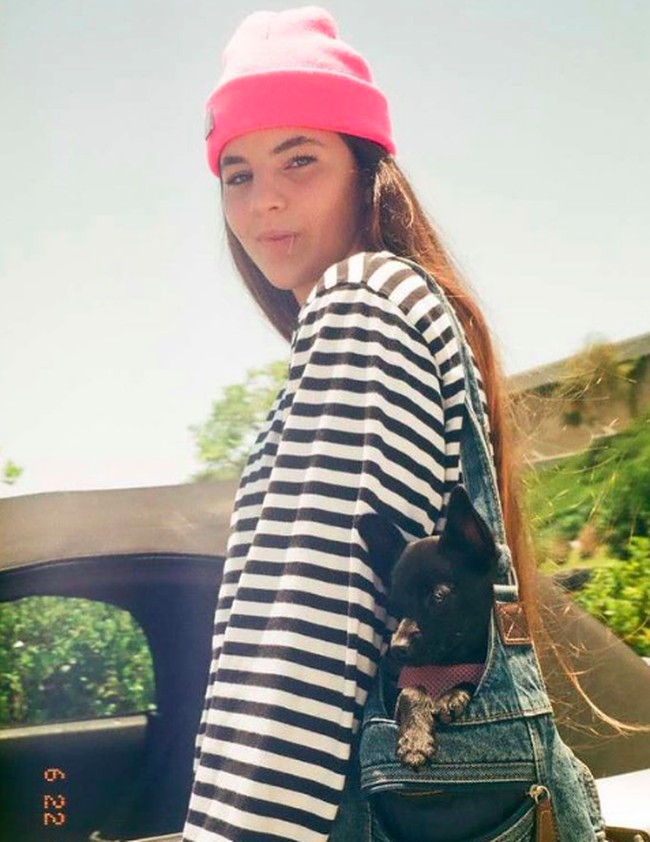 Beginilah penampilannya sebelum serangan anjing. Di setiap fotonya, wanita asal California itu selalu menunjukkan senyumnya. Foto: dok. Instagram/@brookhoury