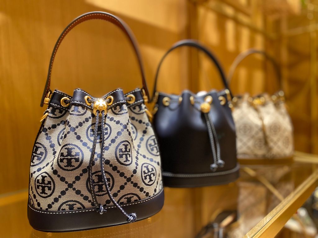 Intip Koleksi T Monogram Favorit Tory Burch di Butik Terbaru