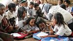 Cerianya Anak-anak di Sumba Barat Daya Mendapat Alat Tulis Baru