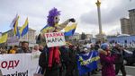 Corona Ngegas di Eropa, Warga Ukraina Demo Tolak Vaksin-Pembatasan
