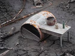 Potret Desa Hantu Muncul Lagi Setelah 30 Tahun Tenggelam